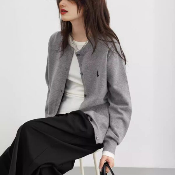 Autumn New Simple Solid Color Embroidered Knitted Cardigan Sweater